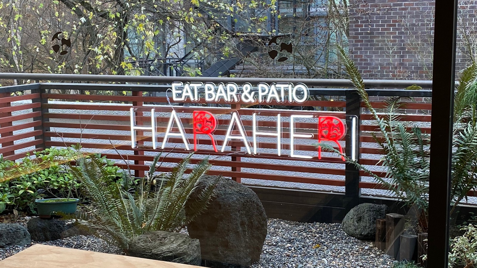 Eat Bar & Patio Haraneri: the place