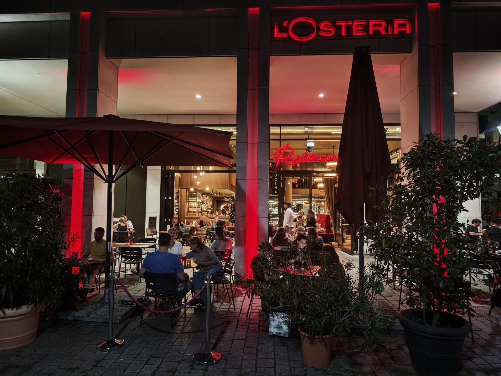 L'Osteria Berlin Humboldthafen: the place