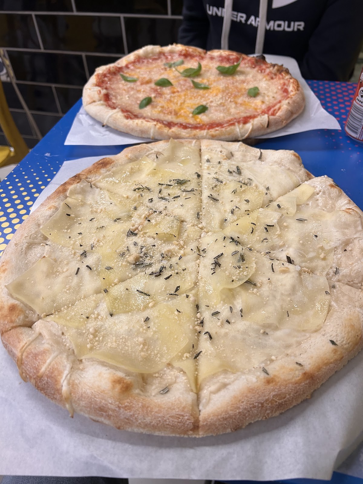 Pow Vegan Pizza: food & drinks