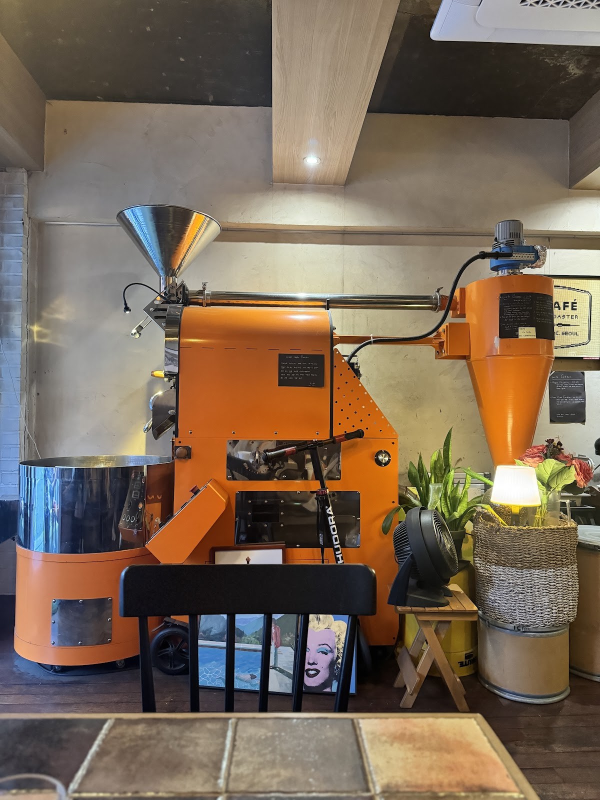 Le Cafe: the place