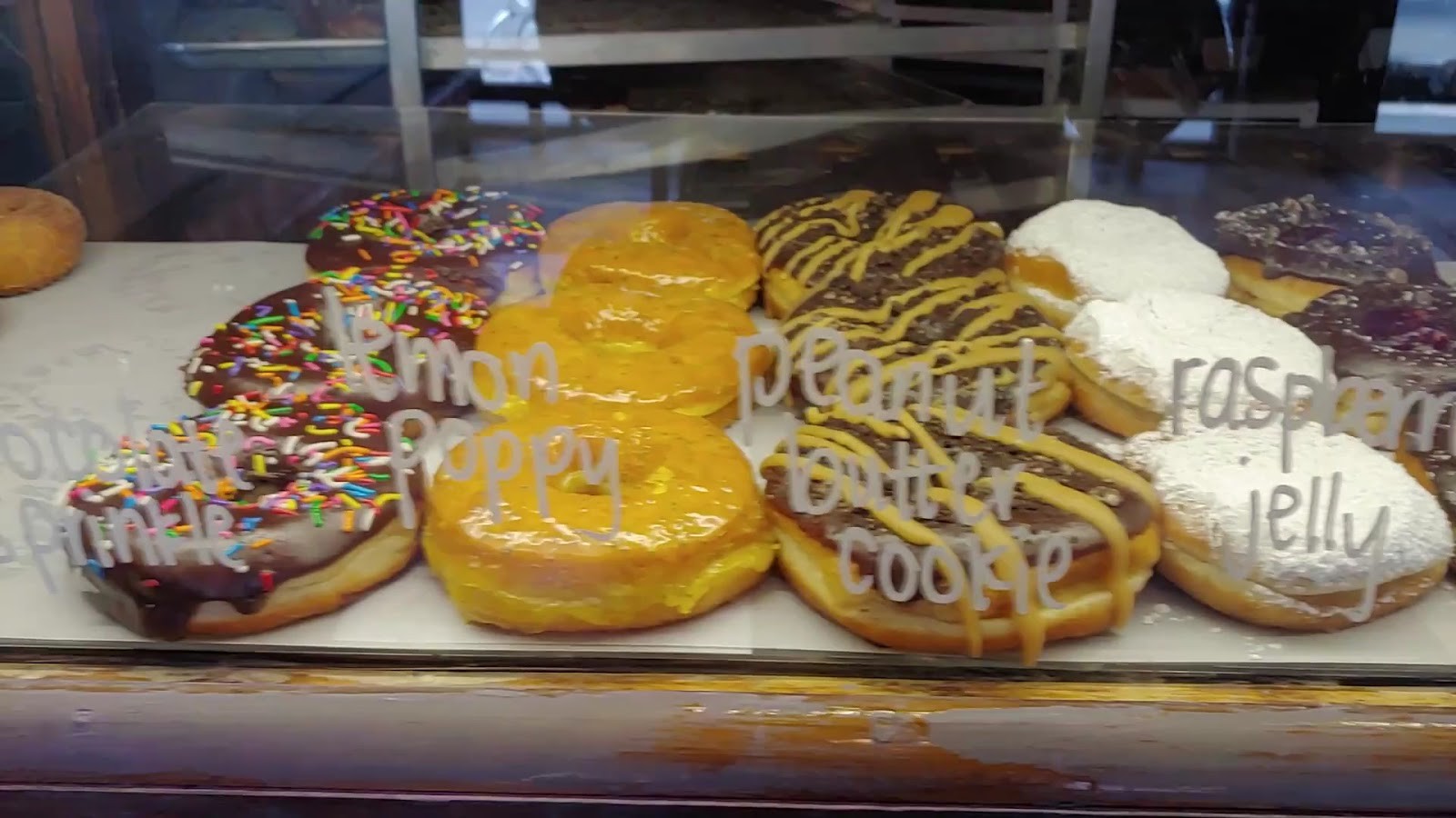 Dun-Well Doughnuts: food & drinks