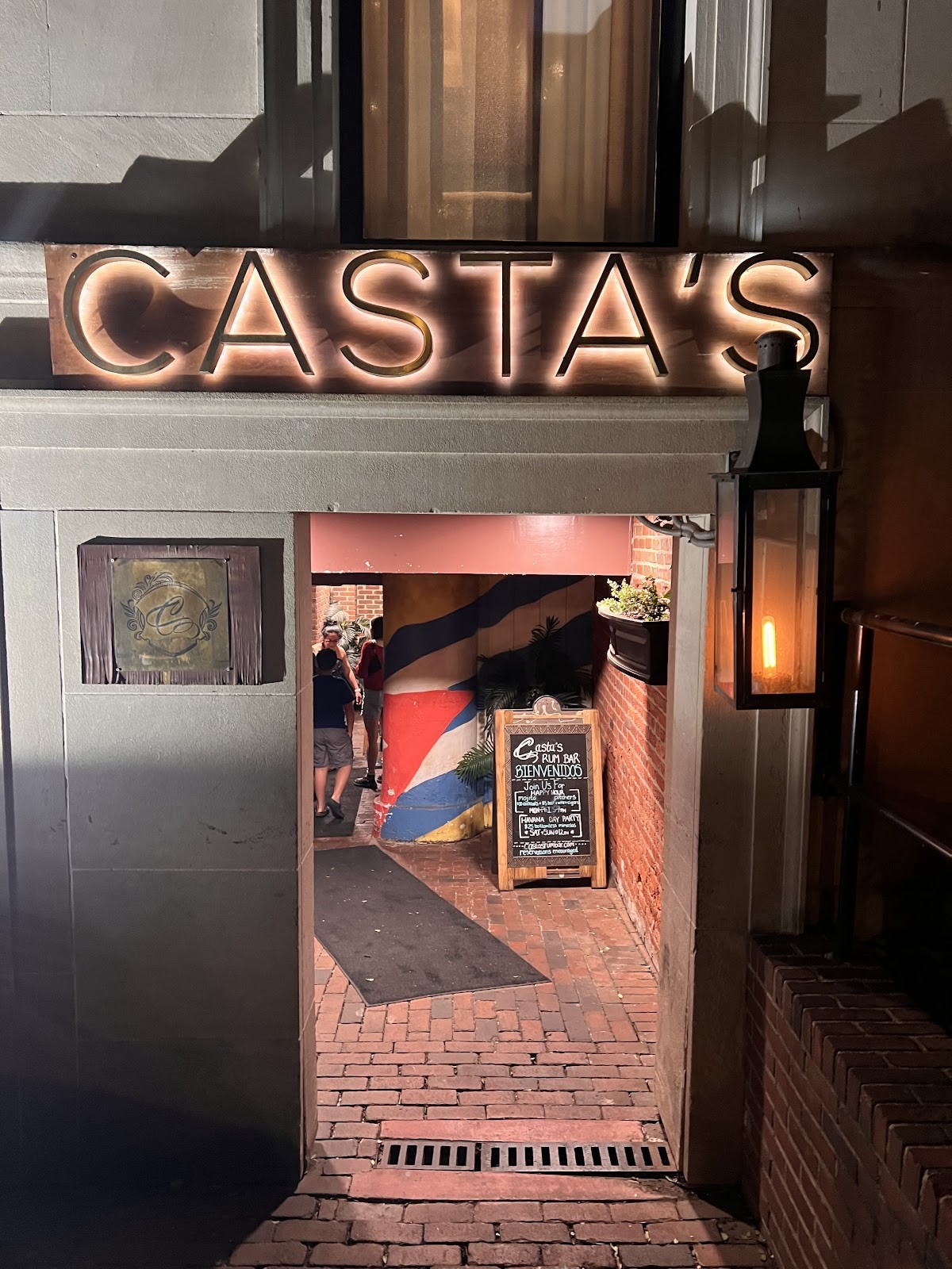 Casta's Rum Bar: the place