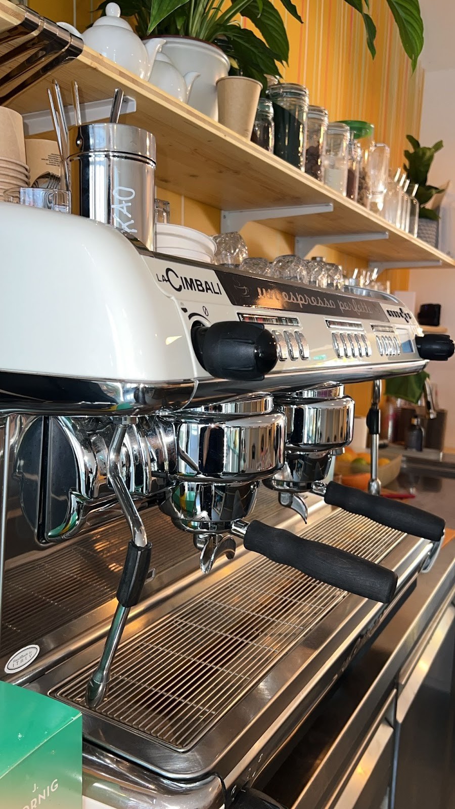 Saftis Juice Café Bar: the place