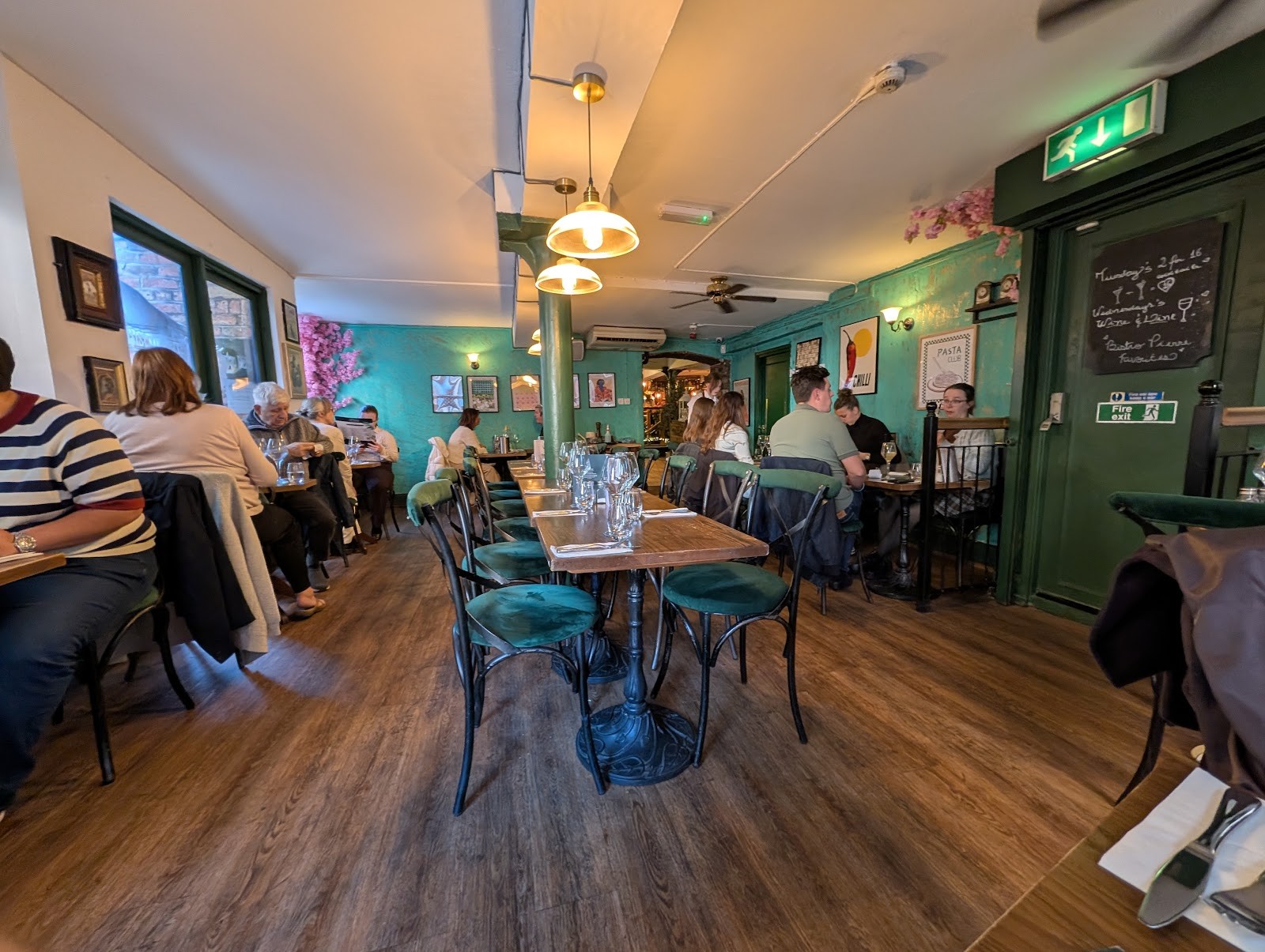 Pierre Kitchen & Bar | CAVERN QUARTER: the place
