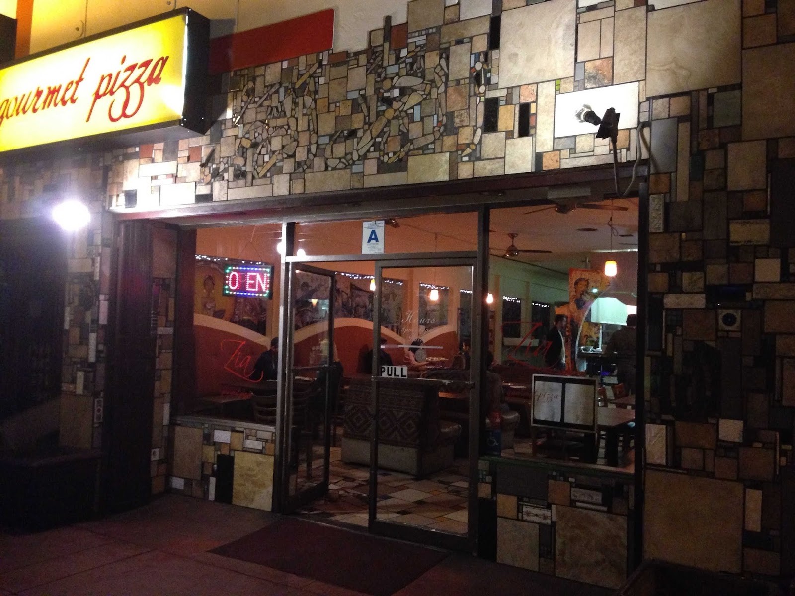 Zia Gourmet Pizza: the place