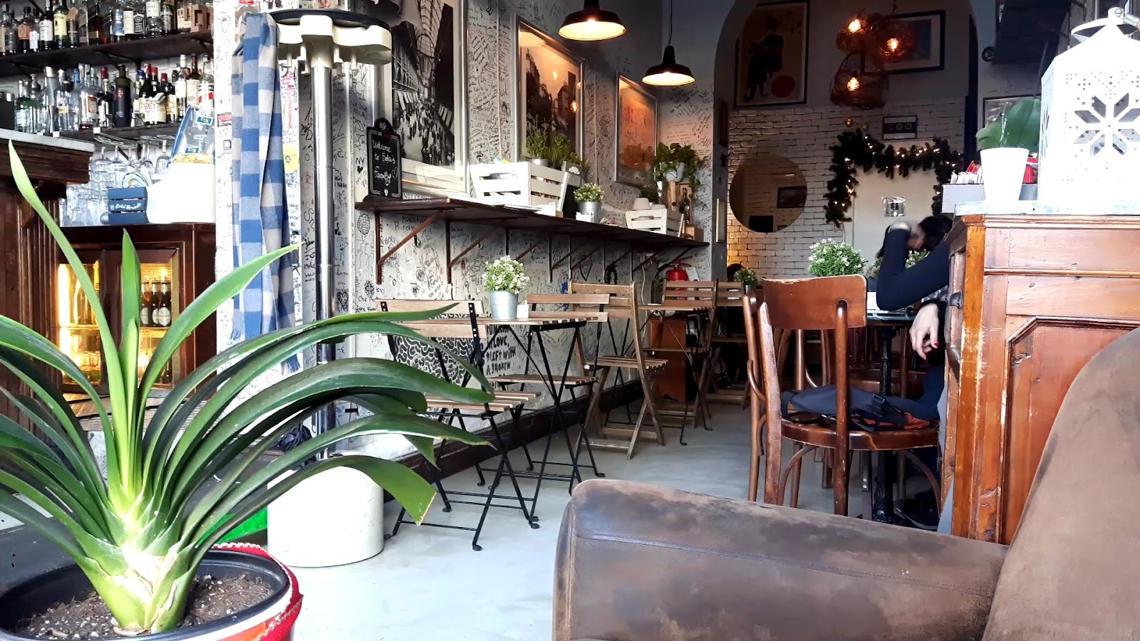 Sofa Cafe: the place