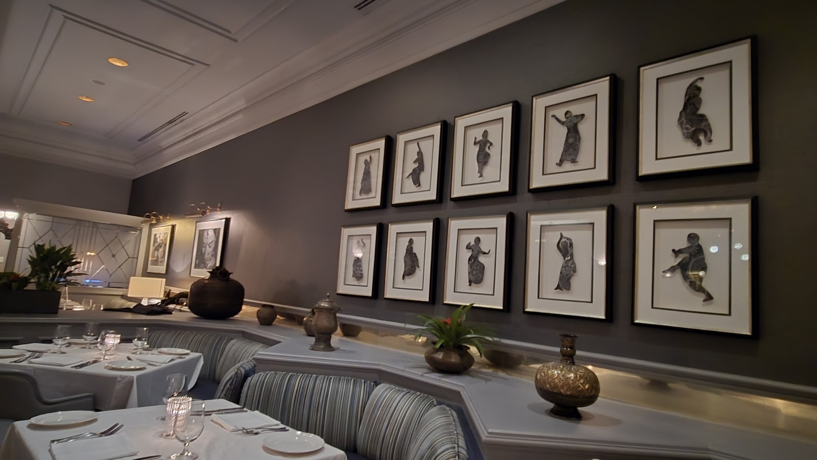 The Bombay Club: the place