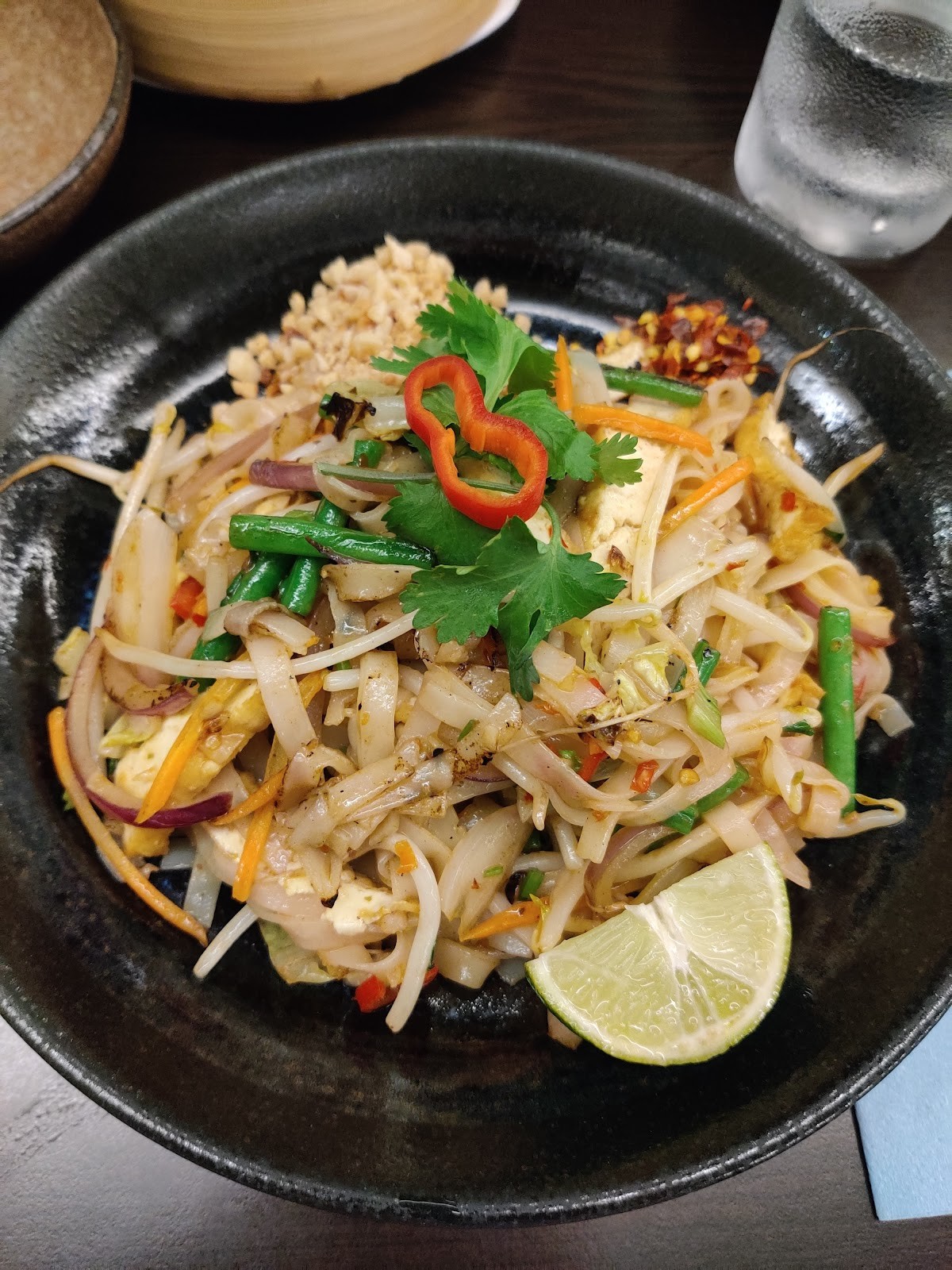 Suissi Vegan Kitchen: food & drinks