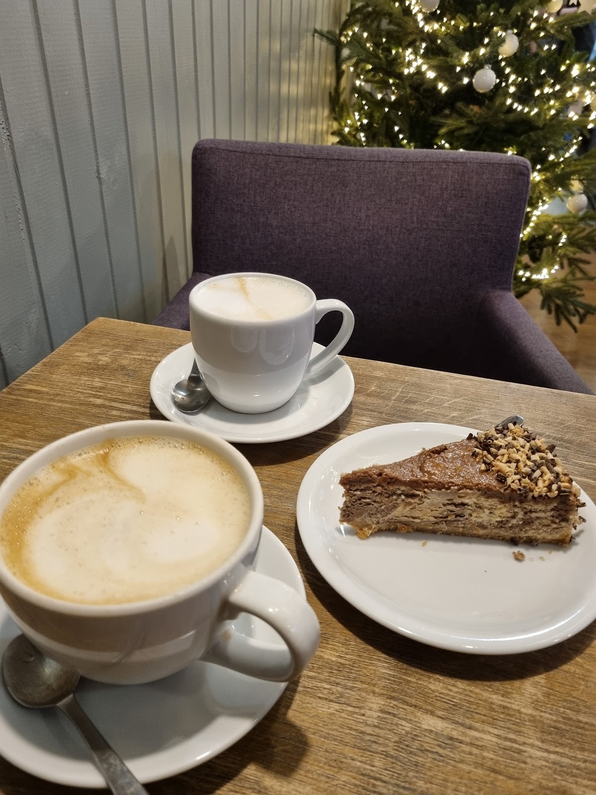 WakeCup Cafe: food & drinks
