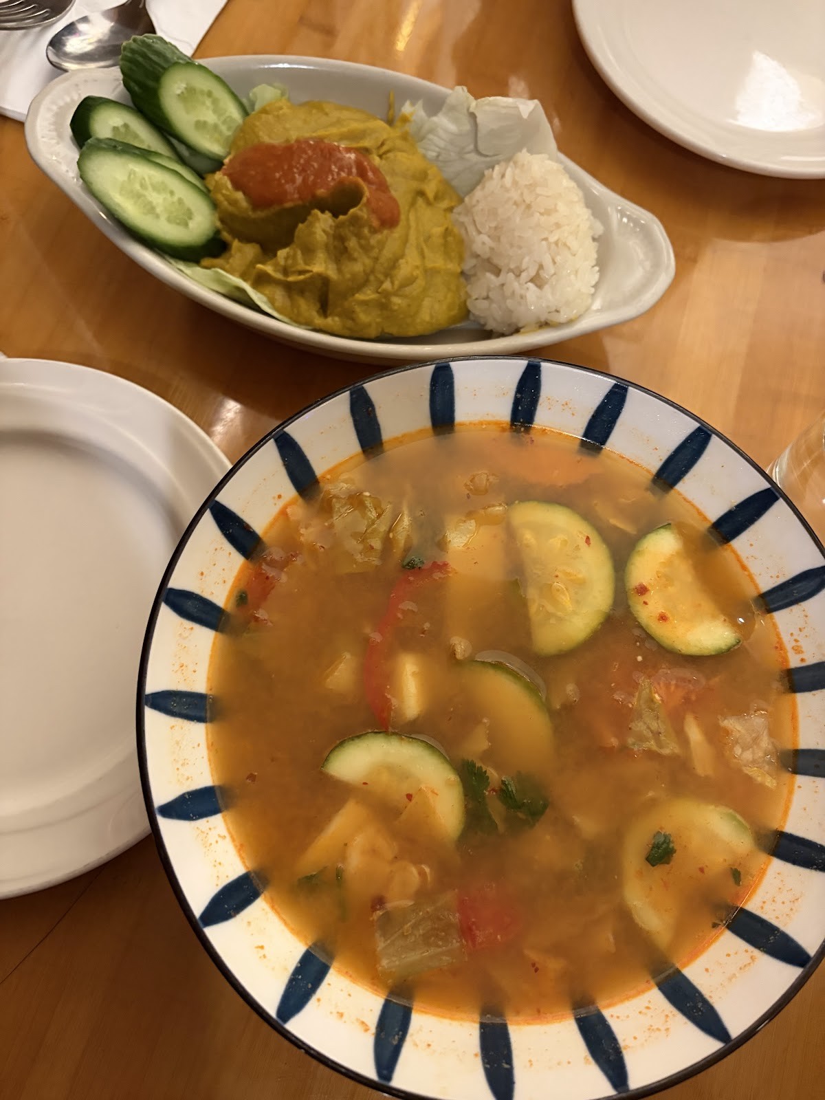 May Kaidee: food & drinks