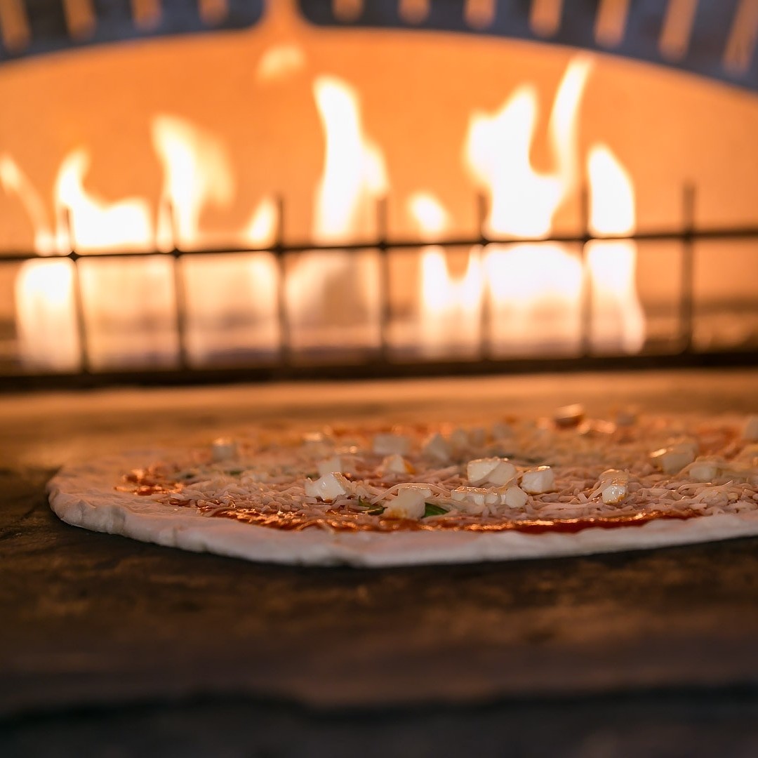 La Pache Pizza Commercial Drive: food & drinks