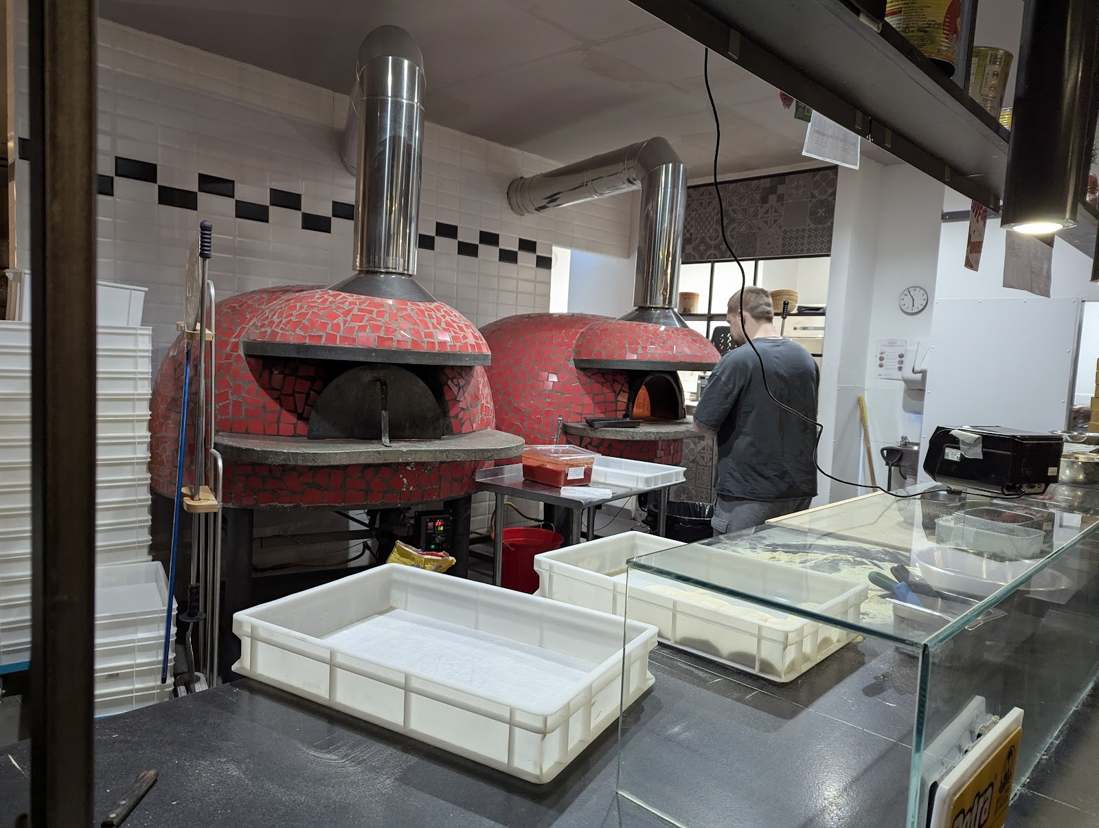 Noi Quattro - Pizzeria: the place