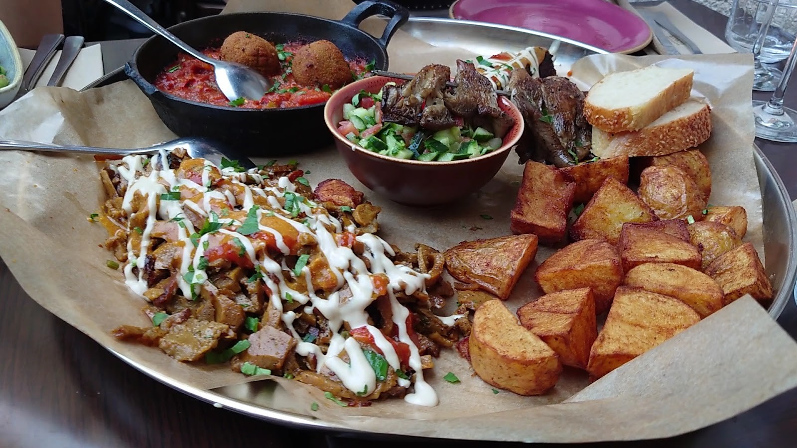 Kuli Alma: food & drinks
