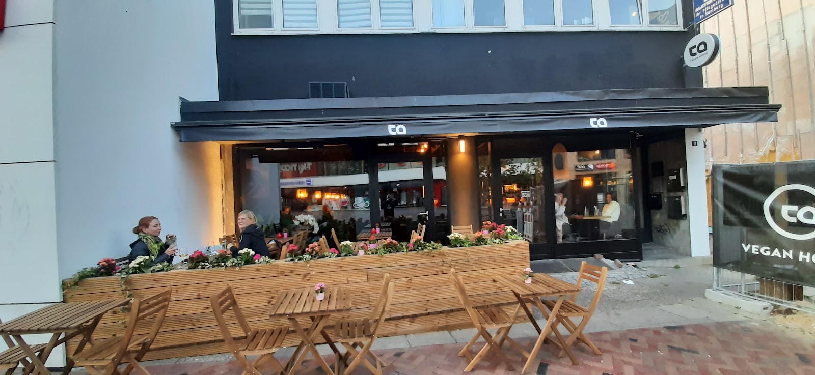 TA Vegan House Altona: the place