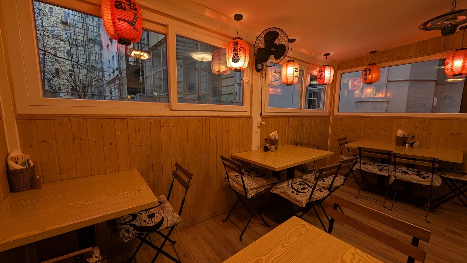 Miska Ramen Bar-za muzeem: the place