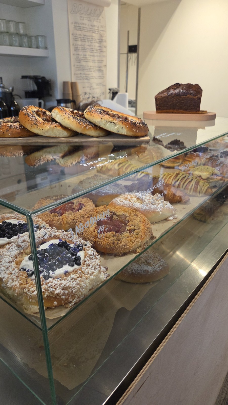 Damka cafe & bakery: food & drinks