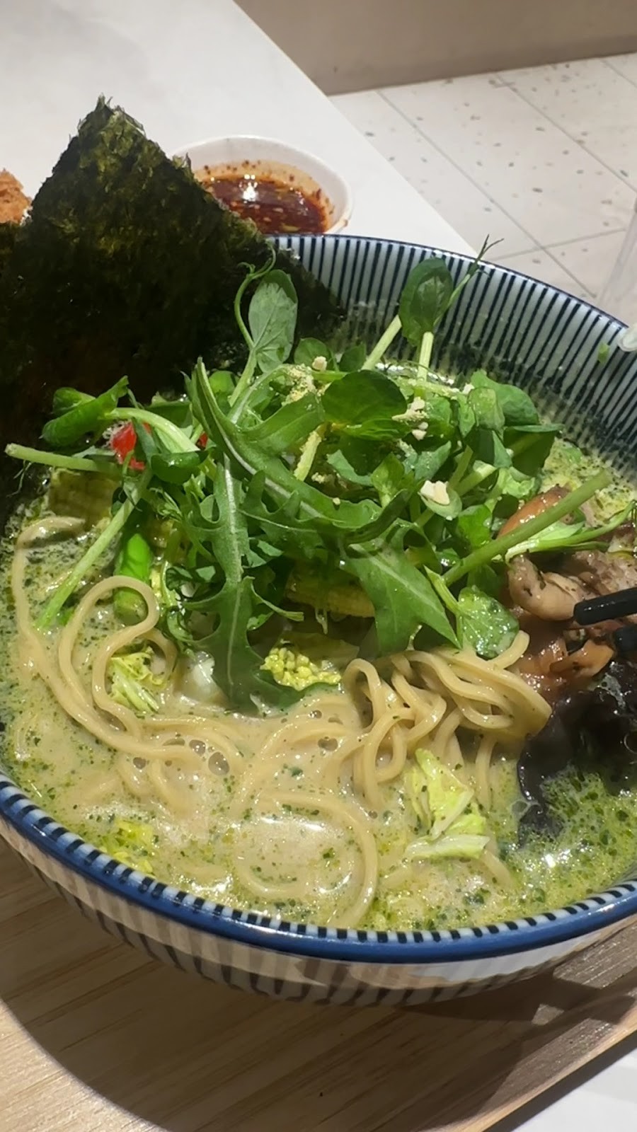 You Mian Zi - 有麵子蔬食料理: food & drinks