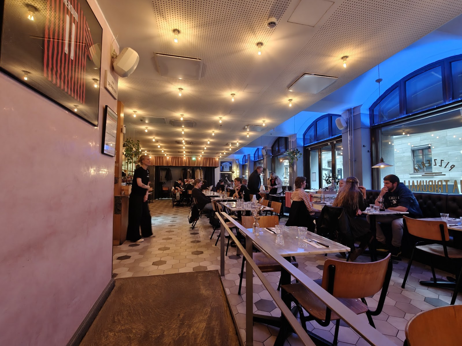 Pizzeria Via Tribunali: the place