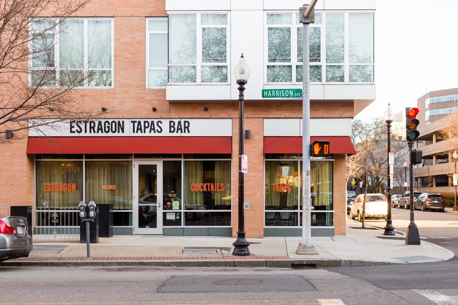 Estragon Tapas: the place