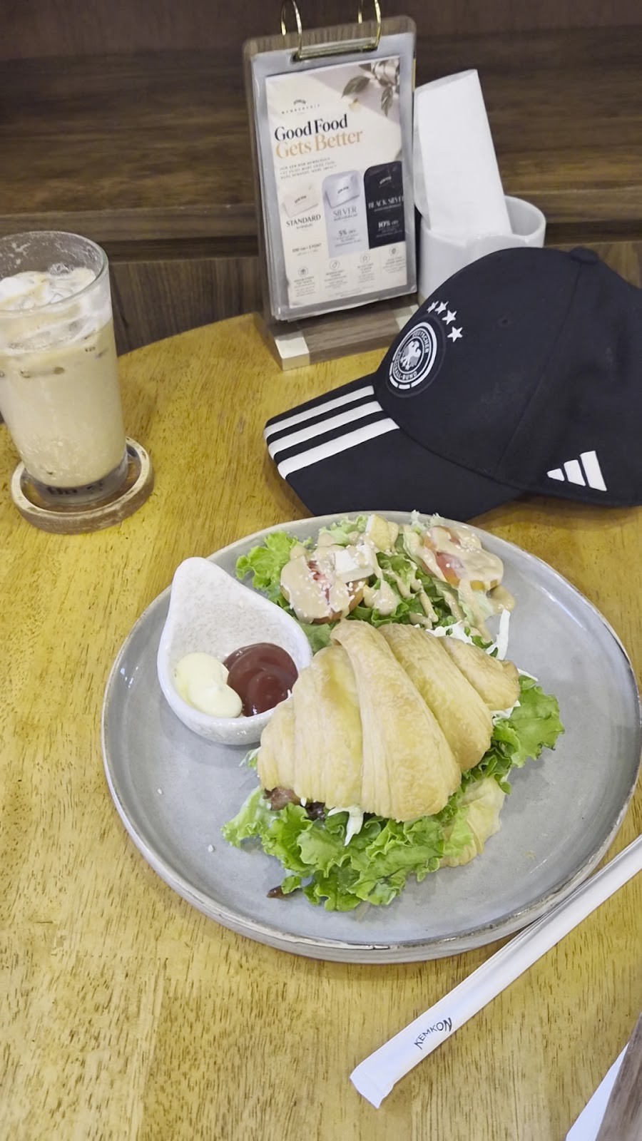 Kem-Kon Charoennakhon (เข้ม-ข้น เจริญนคร) 100% Vegan: food & drinks