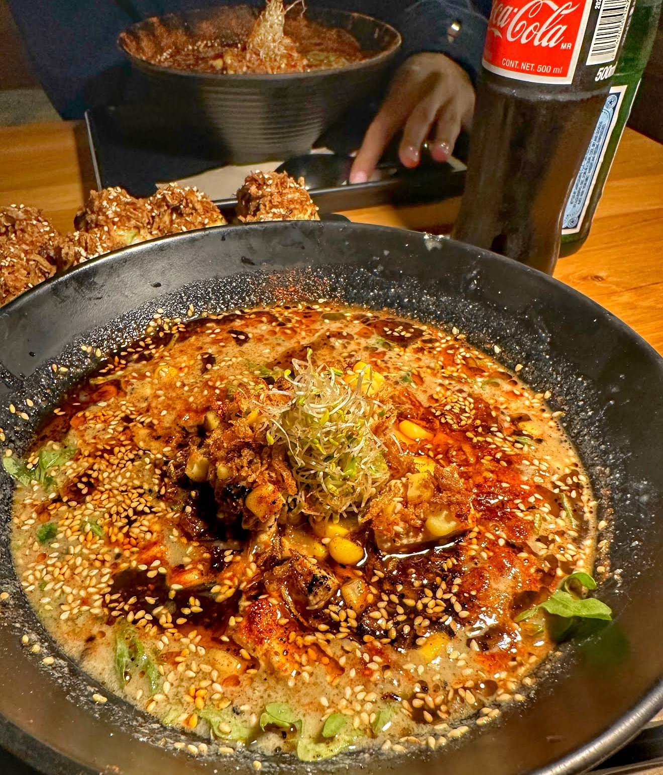 REDWHITE BONELESS RAMEN: food & drinks