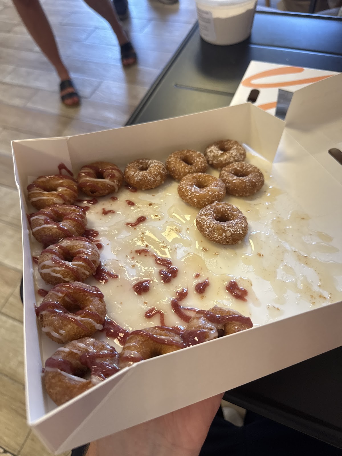 Chani's Donuts: food & drinks