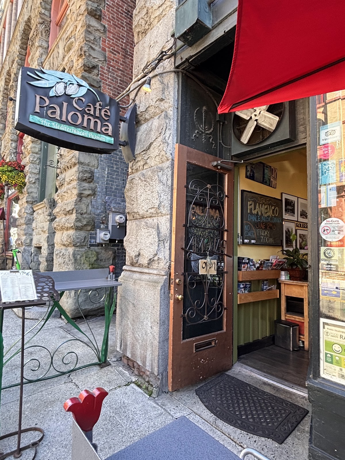 Cafe Paloma: the place