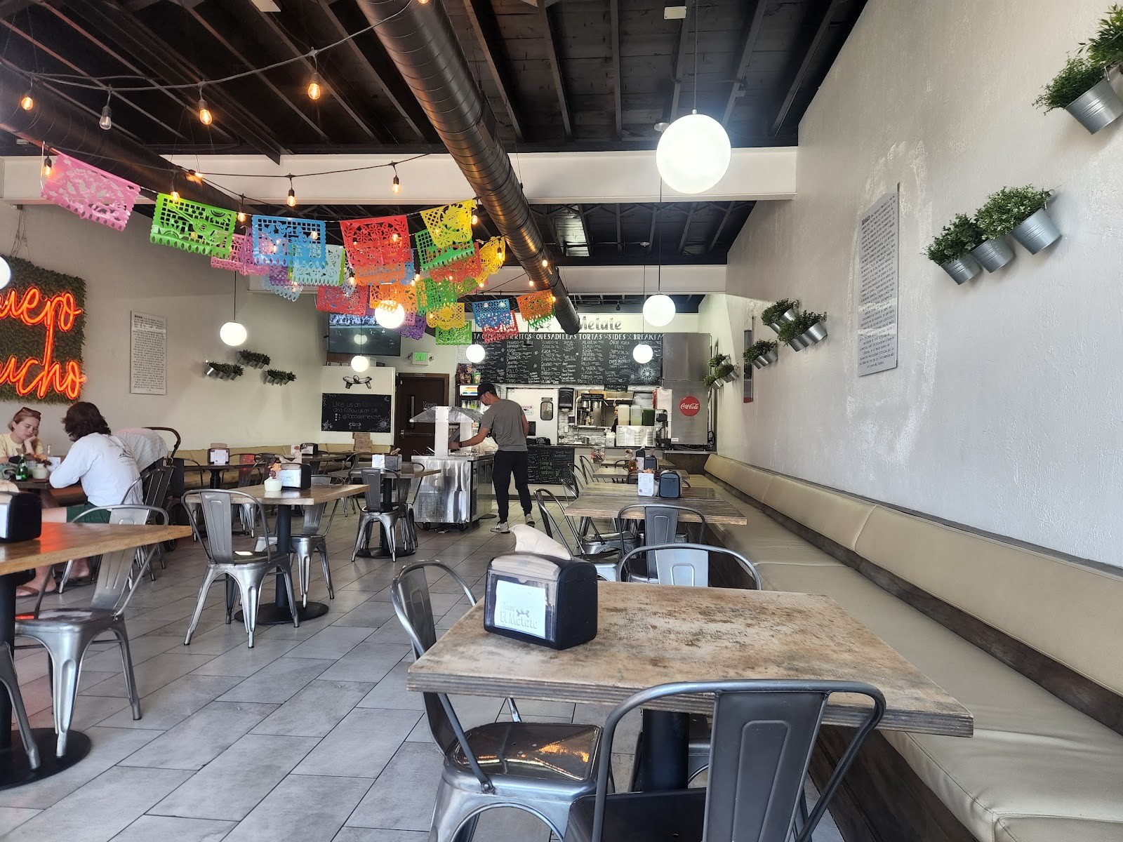 Tacos El Metate: the place