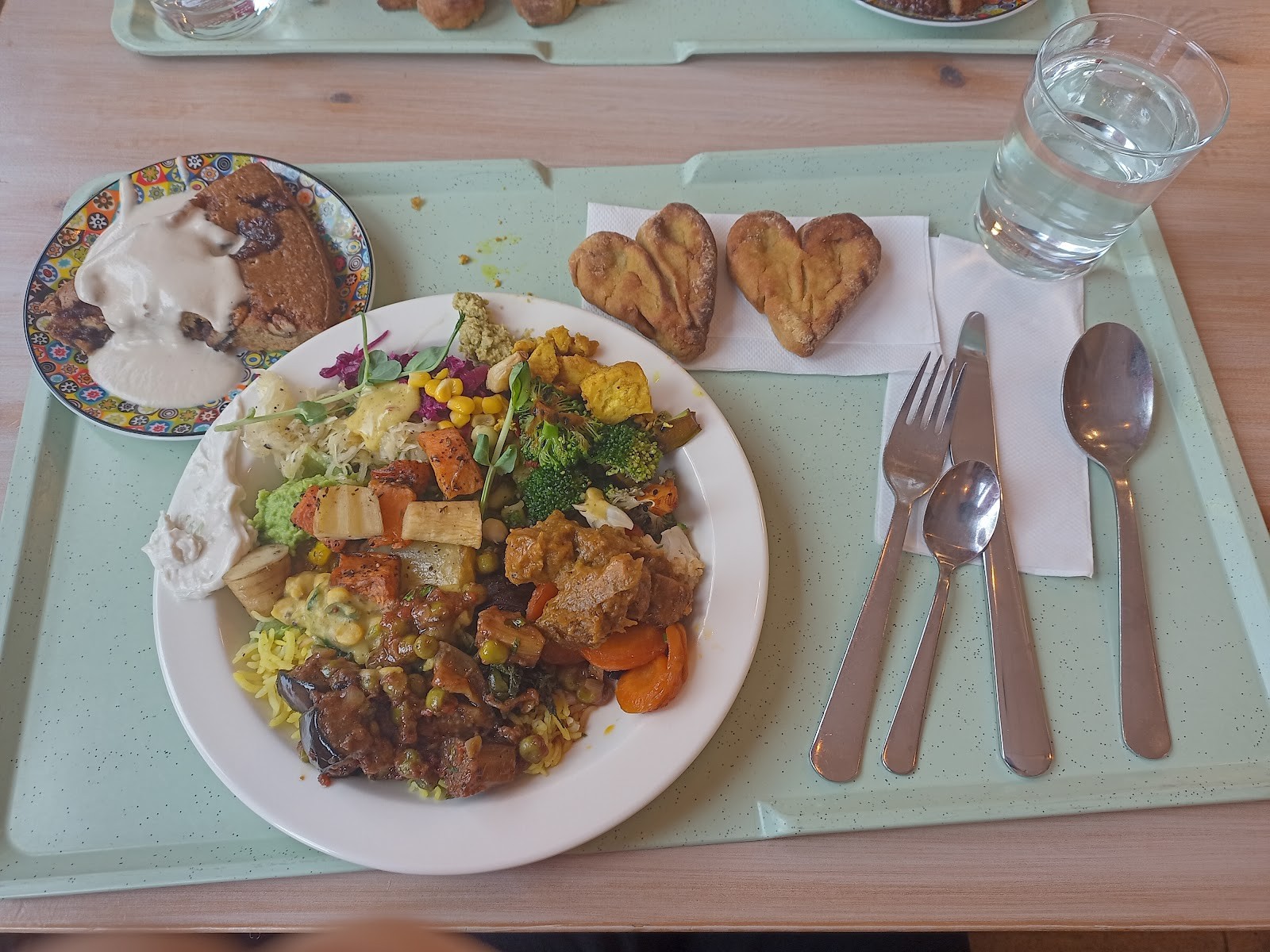 Kasvisravintola Brindavan: food & drinks