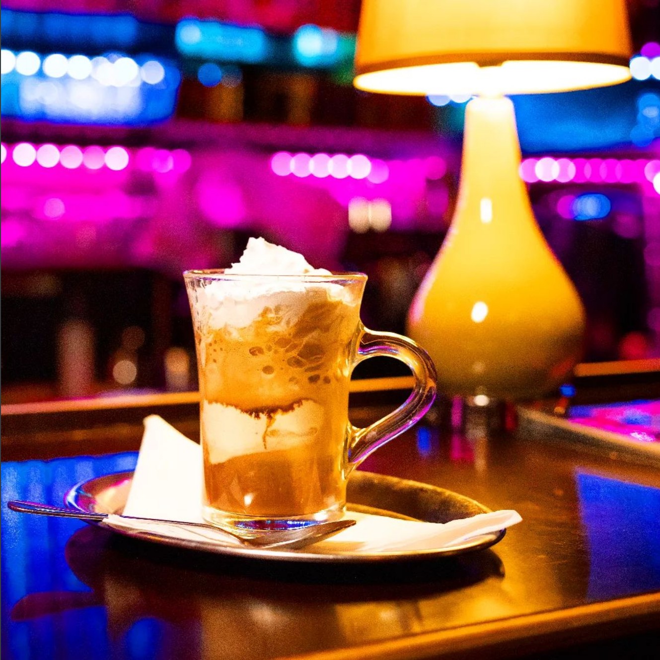tschüüüsch – Vriends & Cosy Comfort Food: food & drinks