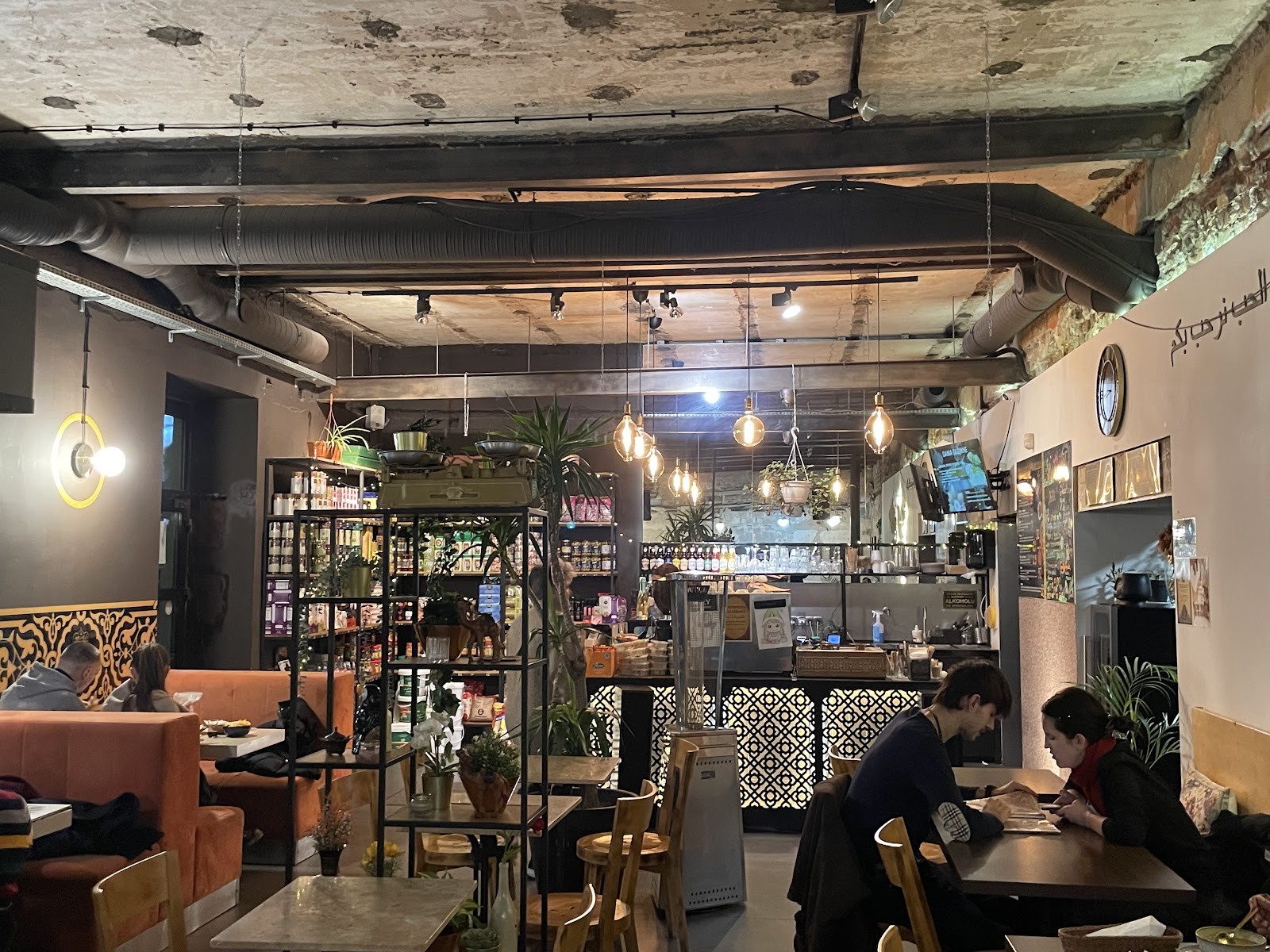 Restauracja Mazaya: the place