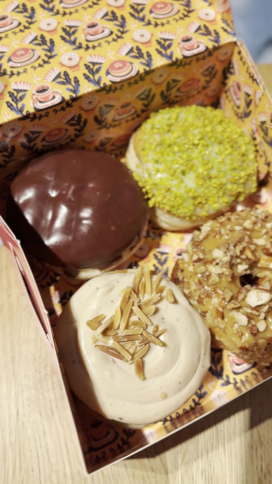 Brammibal's Donuts: food & drinks