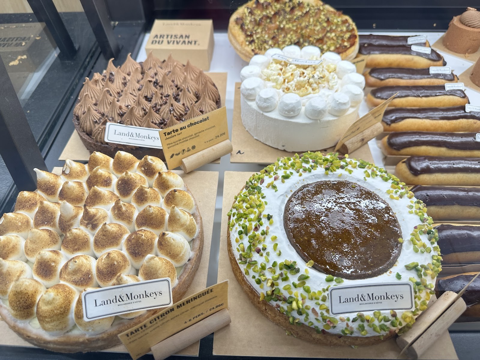 Land&Monkeys Les Halles: food & drinks
