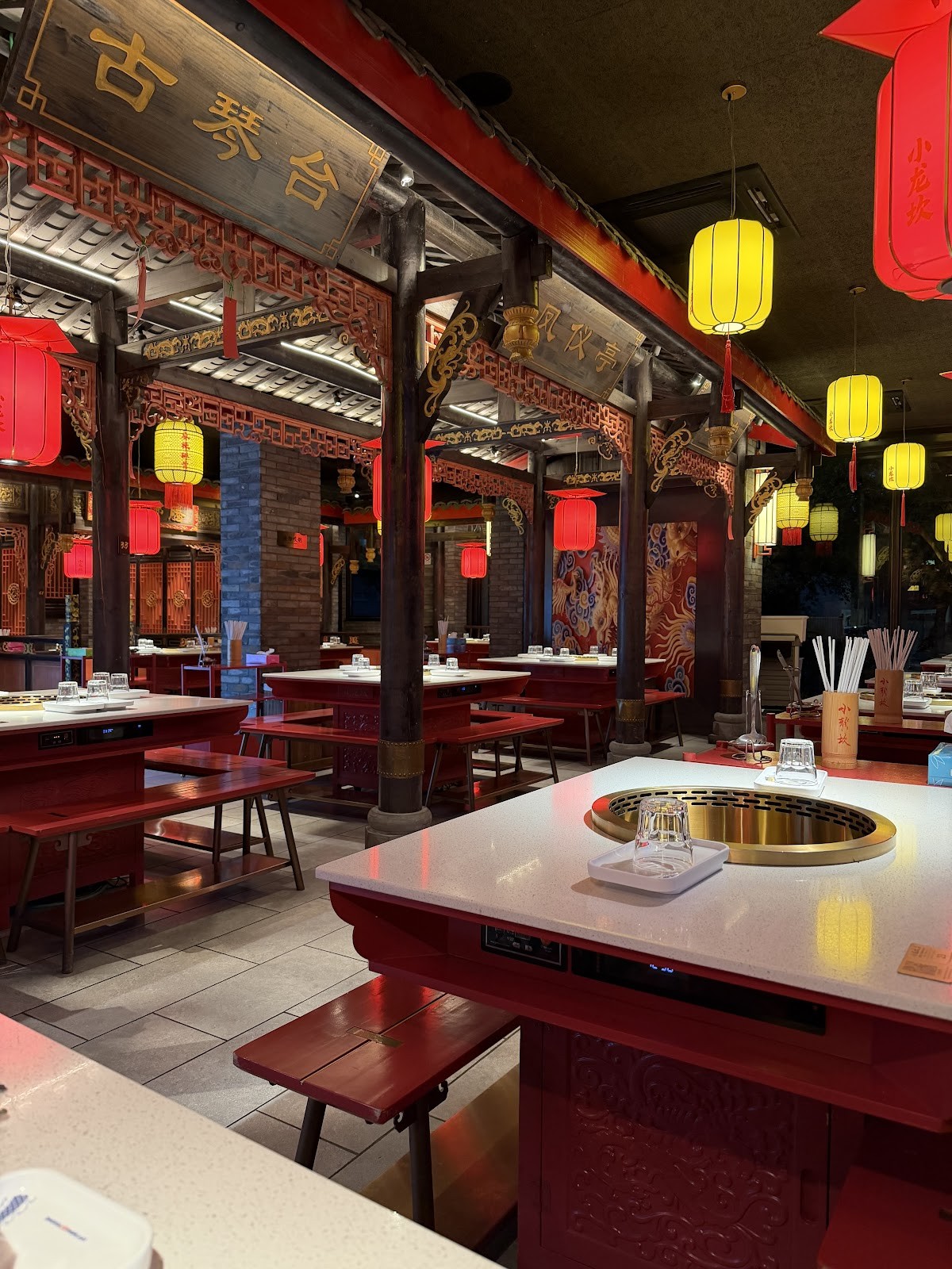 Shoo Loong Kan Hotpot Milano: the place