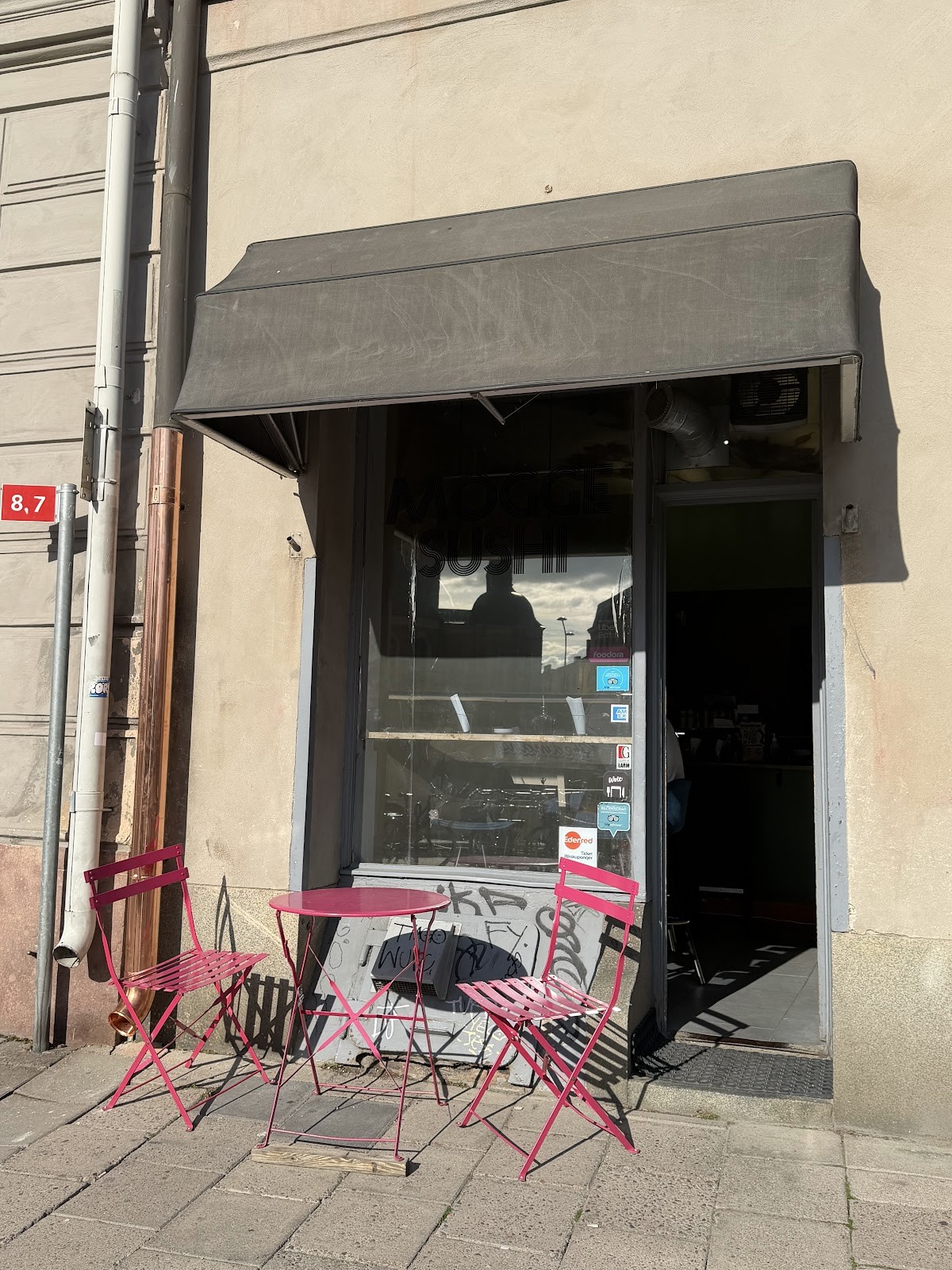 Mogge Sushi: the place