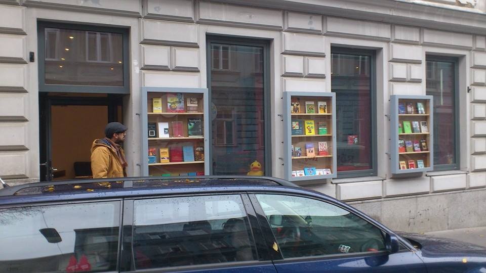 Buchhandlung & Café Librería Utopía - radical bookstore vienna: the place