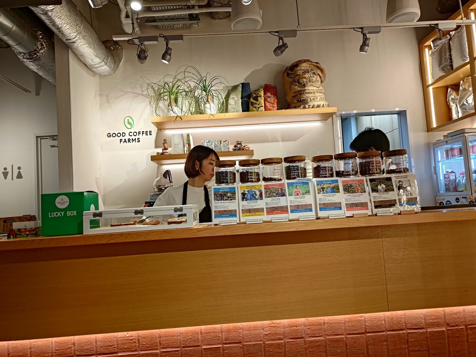 Good Coffee Farms Café & Bar: the place
