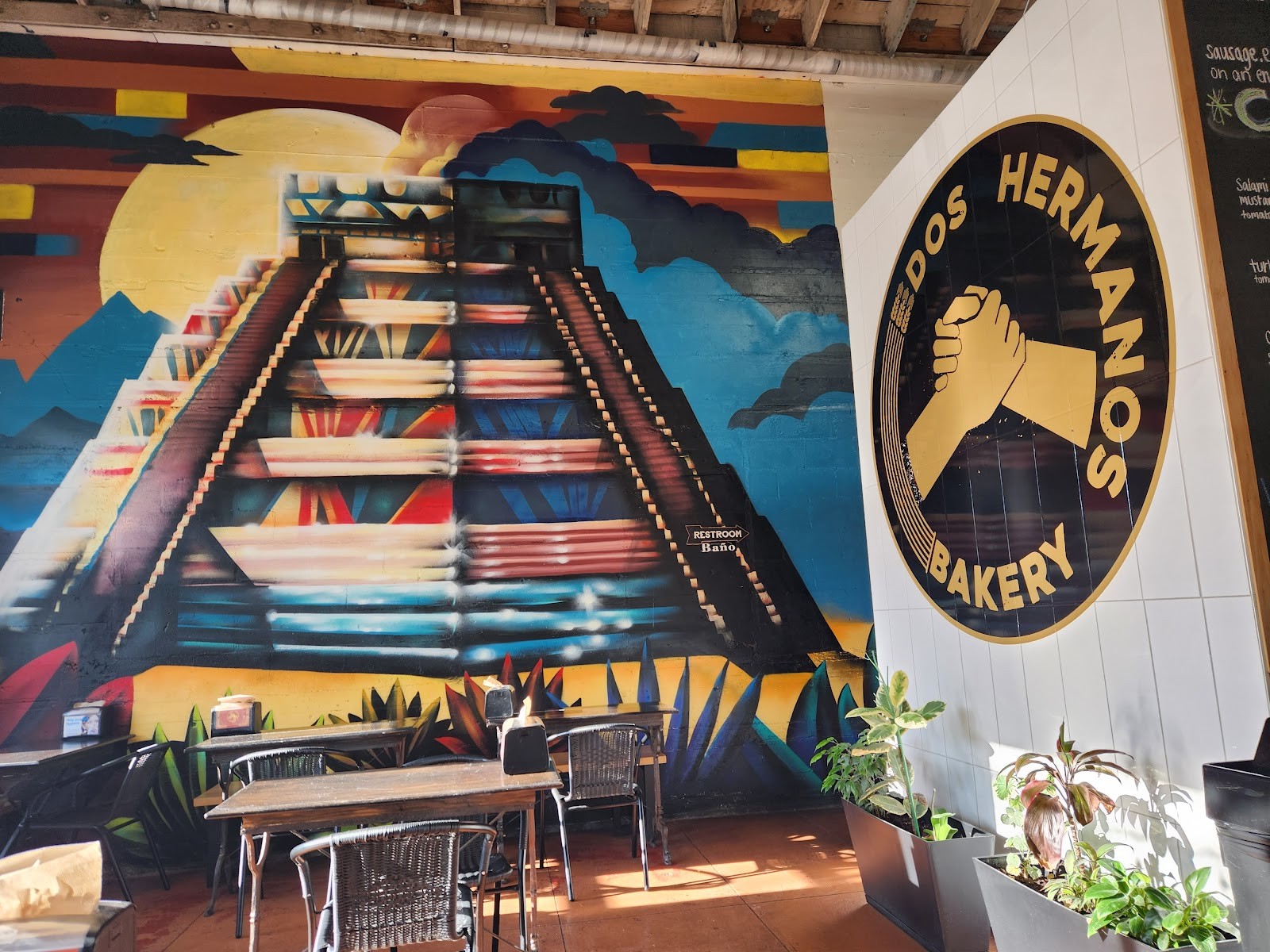 Dos Hermanos Cafe: the place