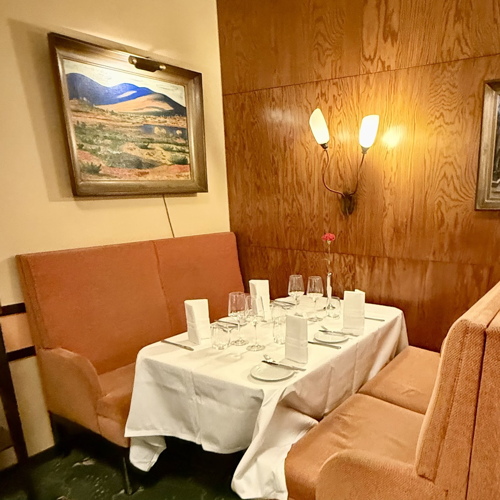 Restaurant Elite: the place