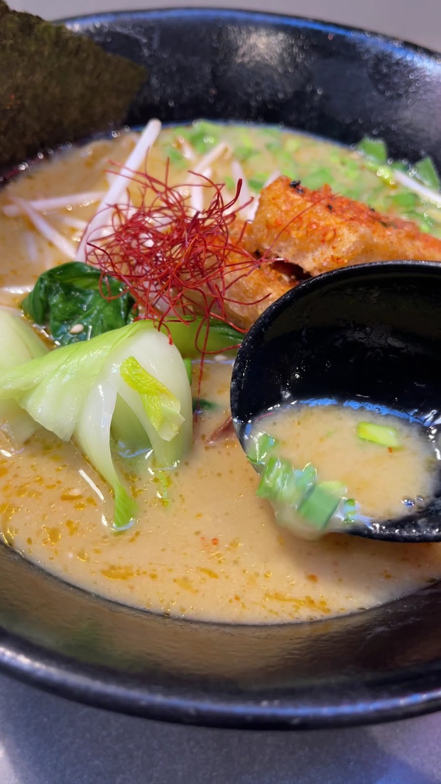 Ramen Hood: food & drinks