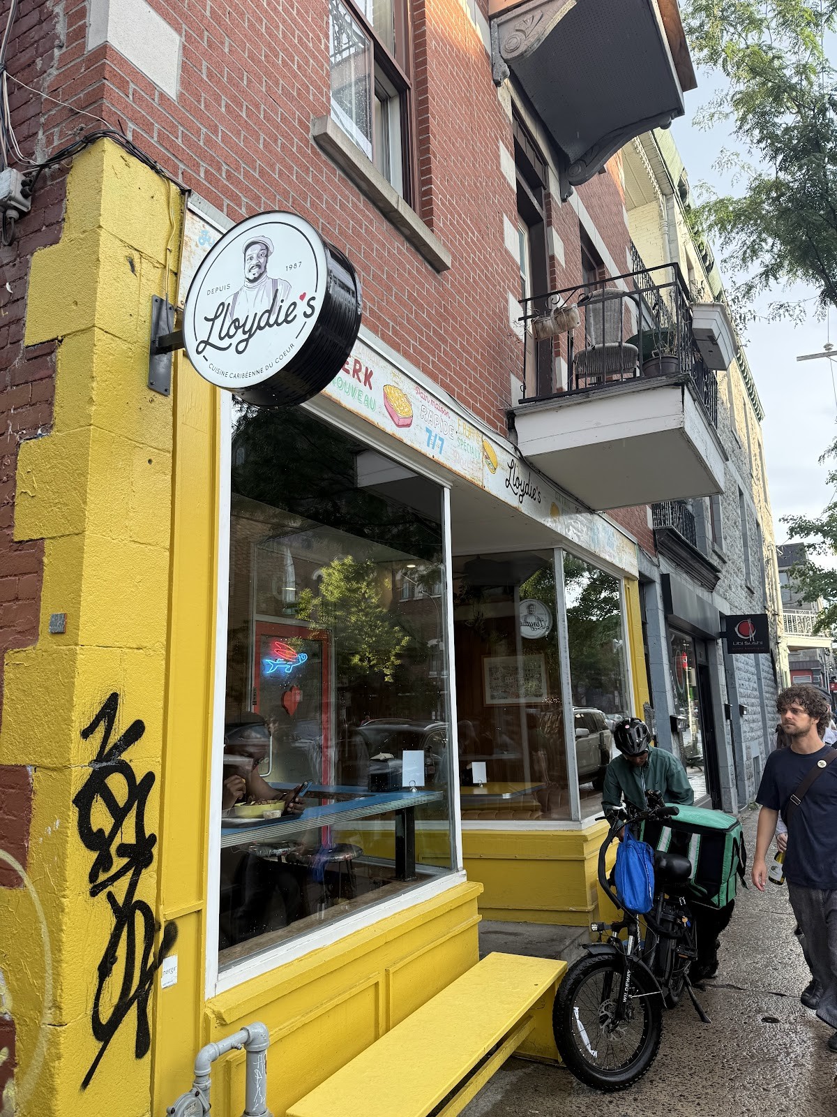 Lloydie's St-Viateur: the place