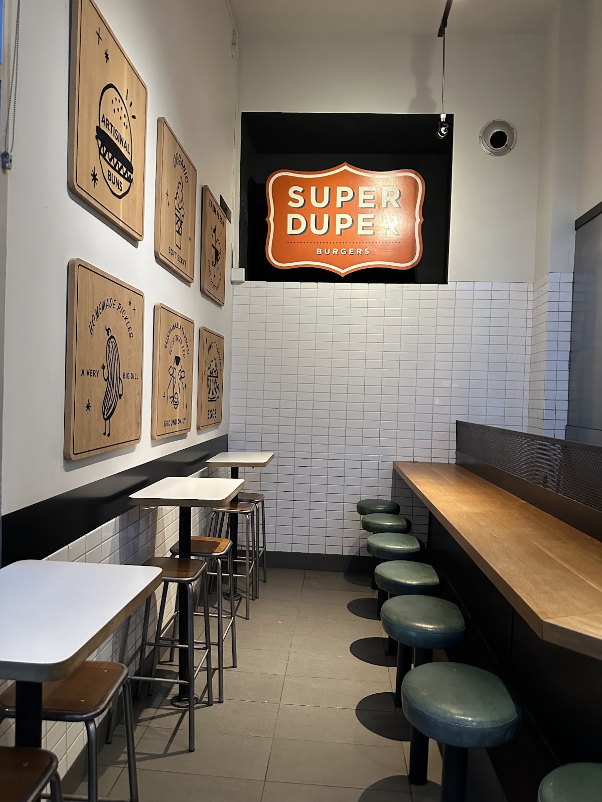 Super Duper Burgers: the place