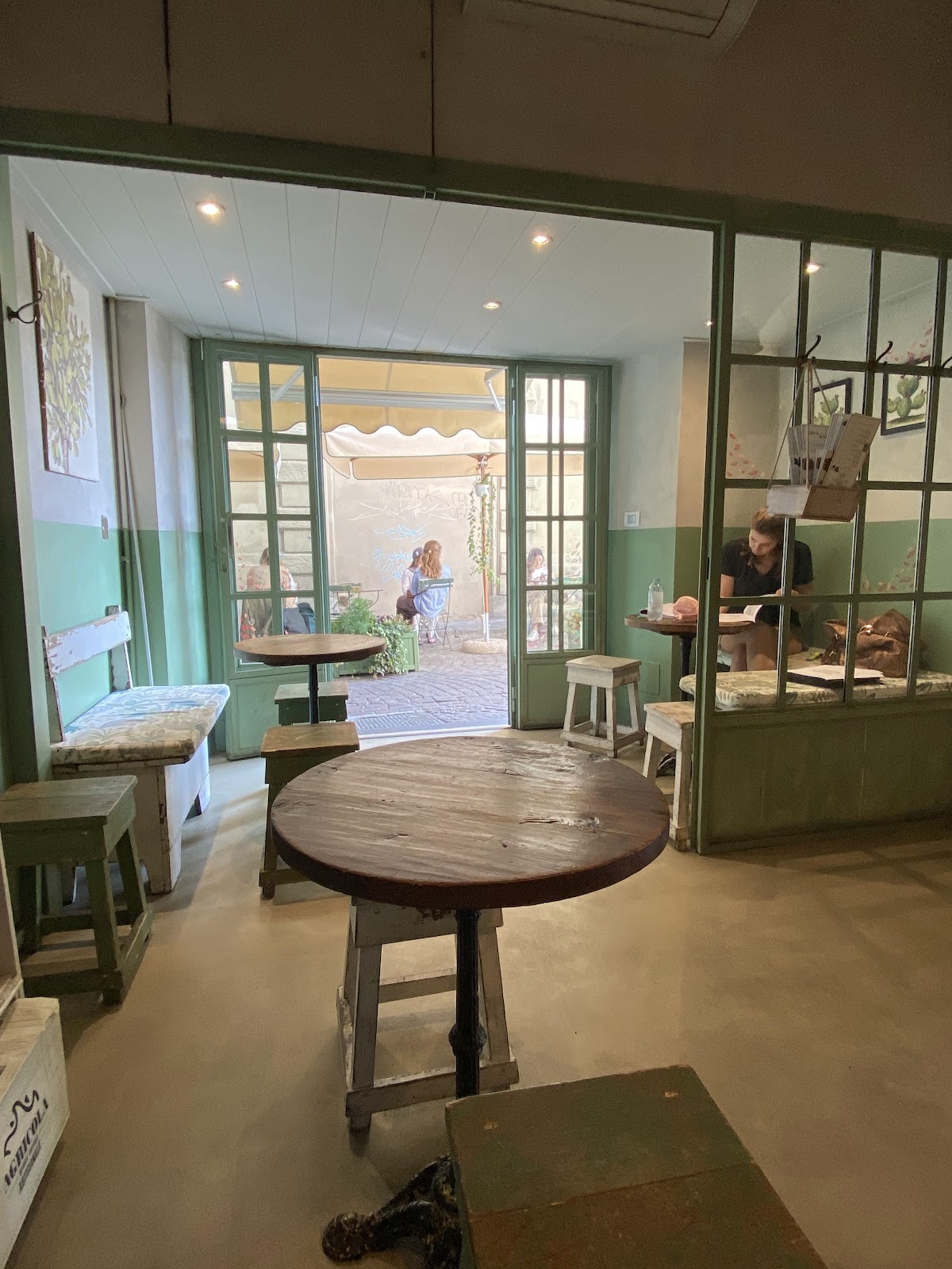 Rivarno Café: the place