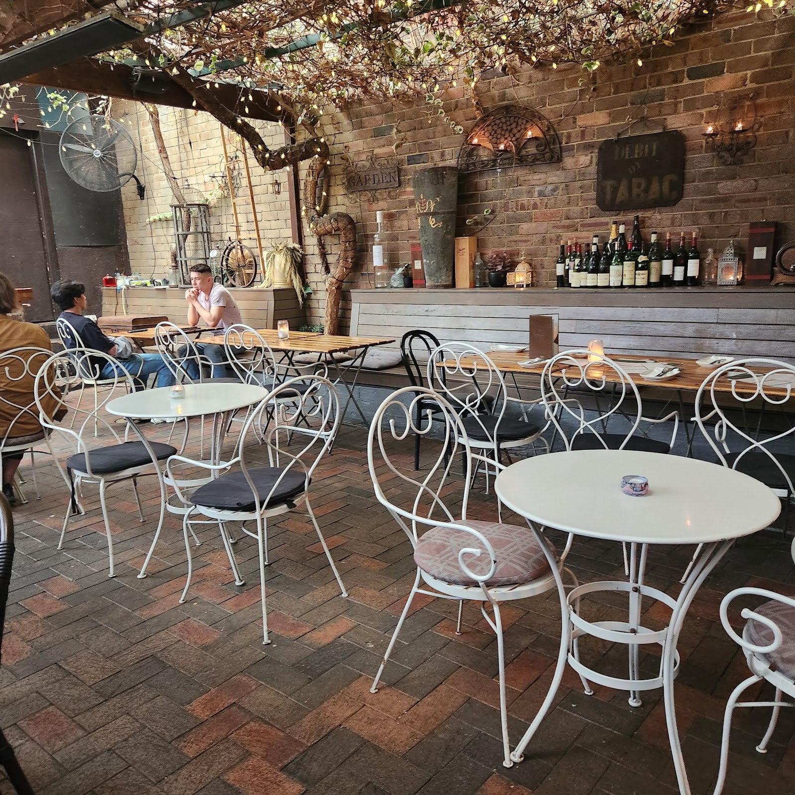 Small Bar: the place