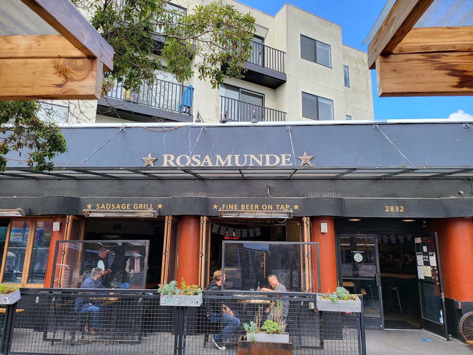 Rosamunde Sausage Grill: the place