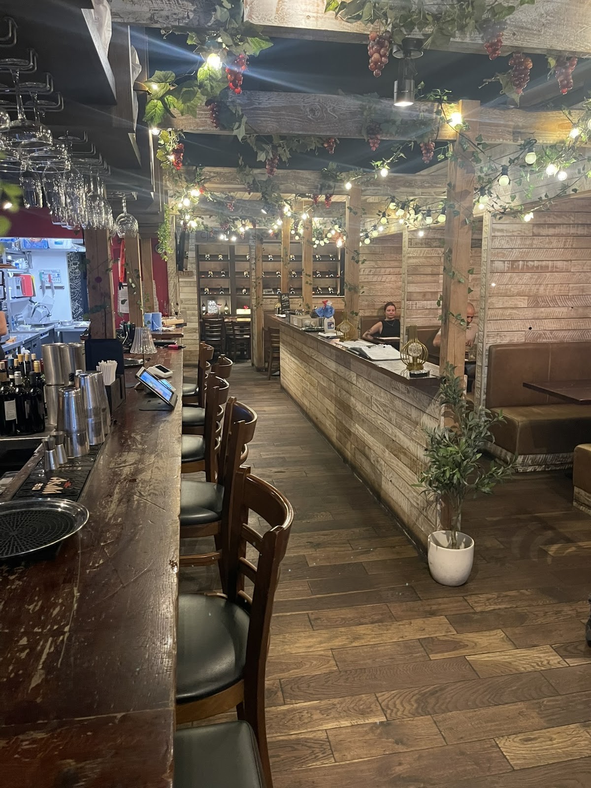 Basil & Grape: the place