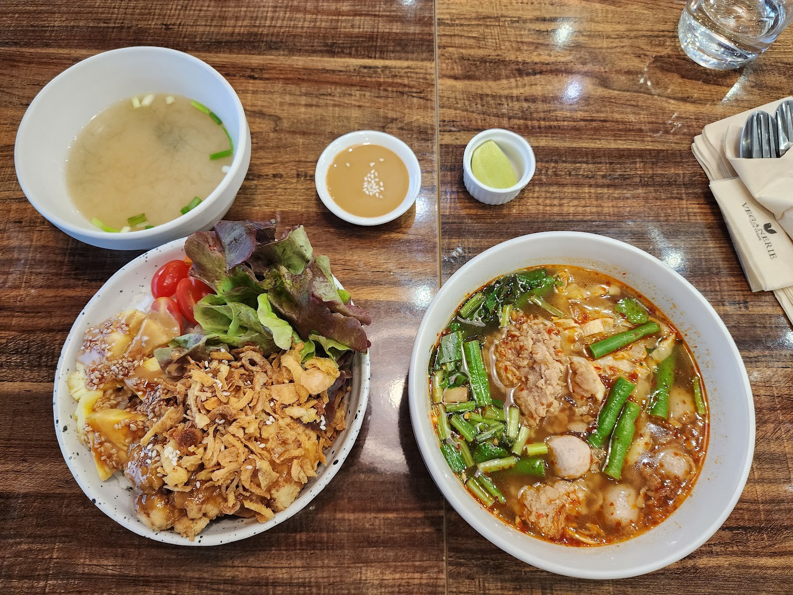 素食弘法: food & drinks