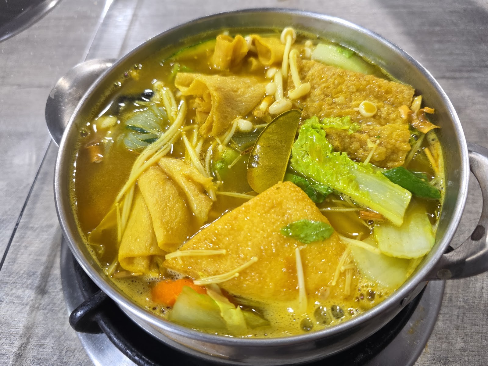 YuanHe Vegetarian Hotpot - 圓和素鍋: food & drinks