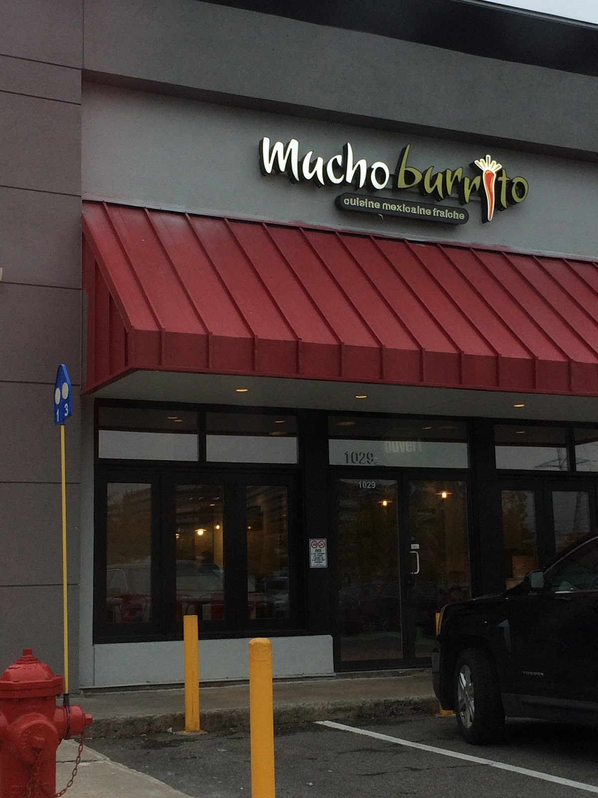 Mucho Burrito Fresh Mexican Grill: the place