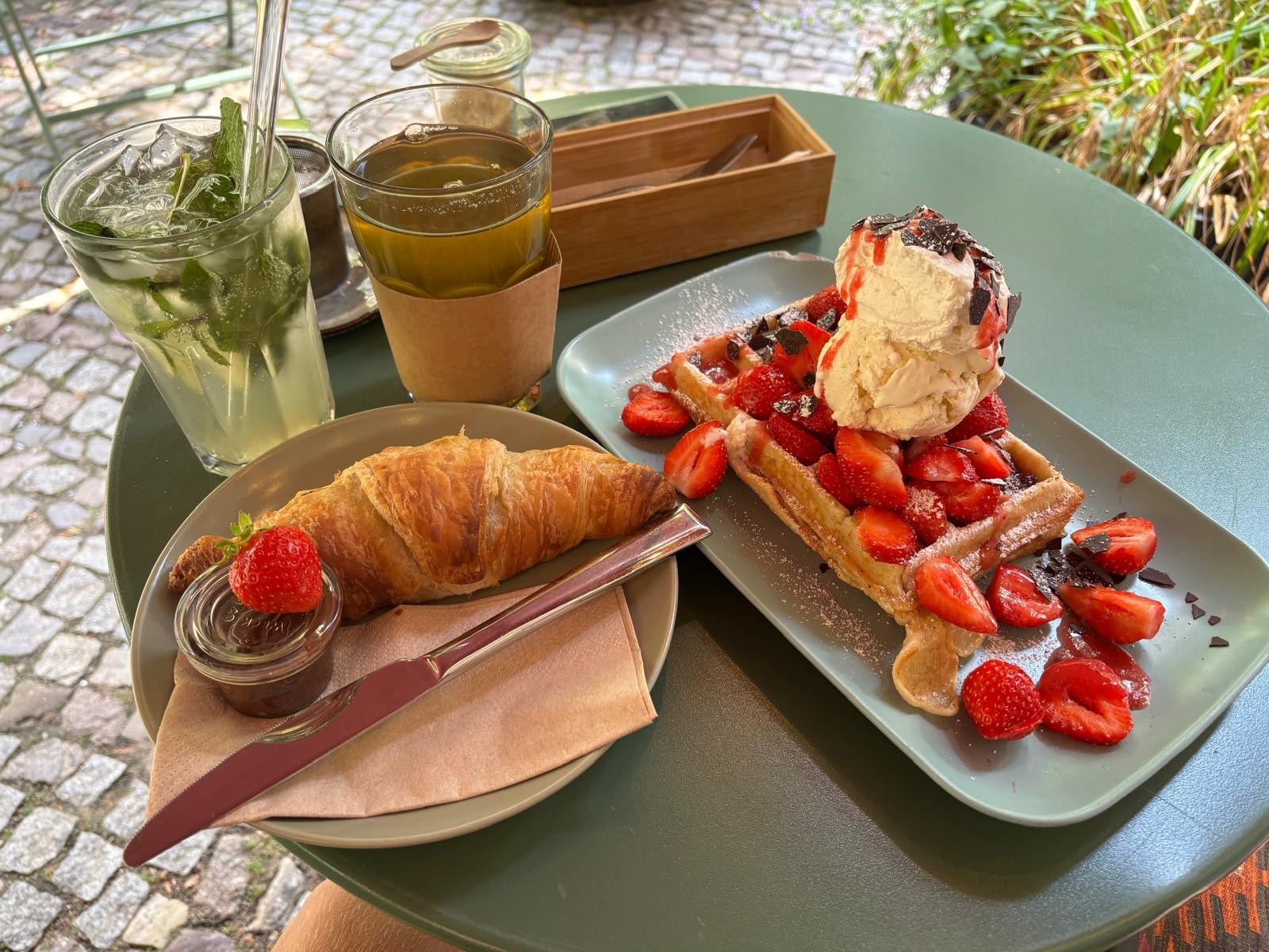 Cafe Neue Liebe: food & drinks